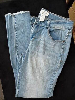 Light Blue Skinny Jeans with Frayed Hem - Women